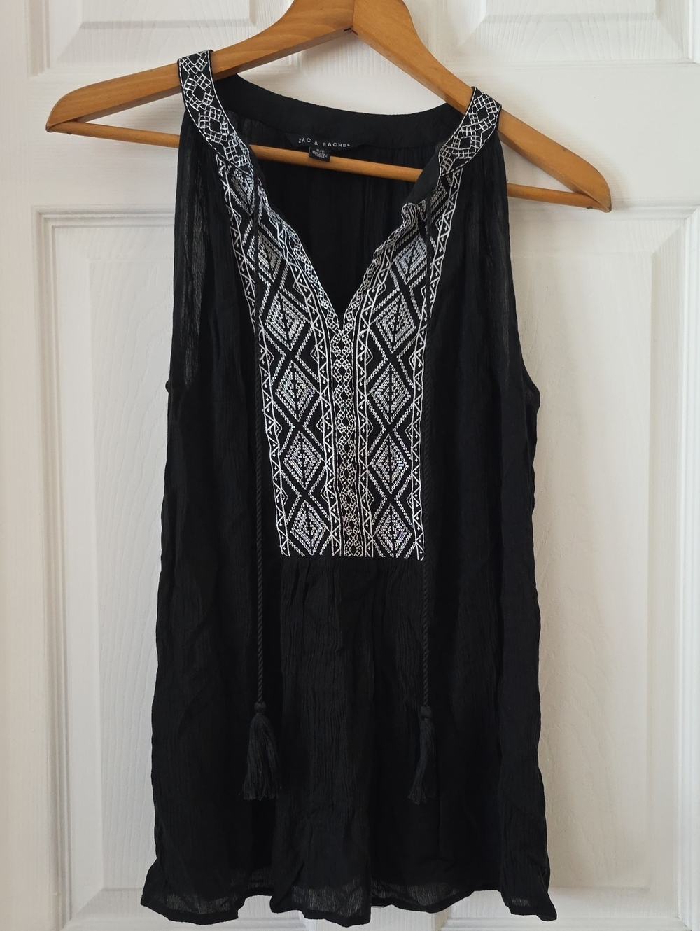 Zac & Rachel Black Sleeveless Embroidered V-Neck Tank Small